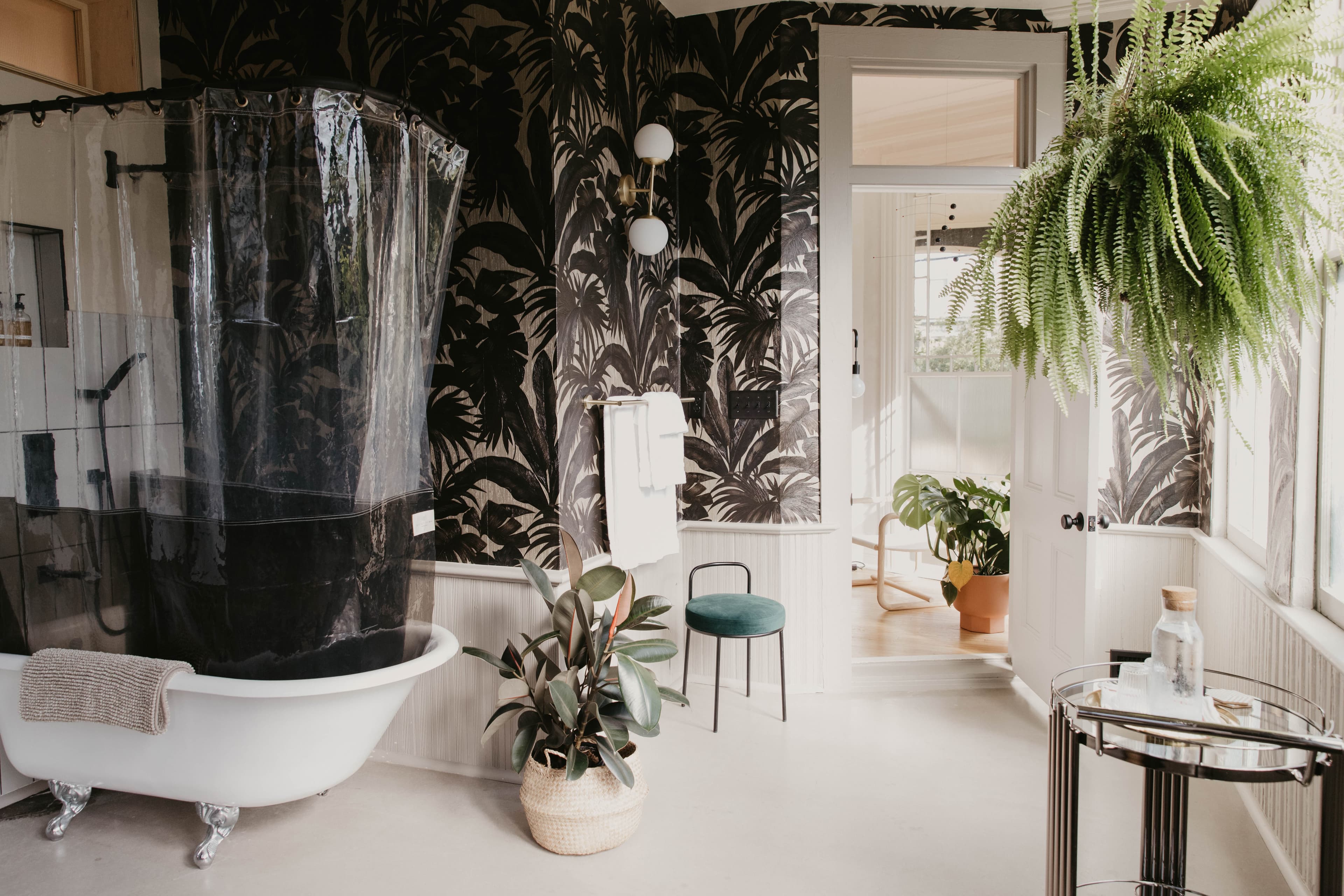 Dreamers by Dreamers Welcome 1 image?url=https%3A%2F%2Fimages.ctfassets.net%2Fzbtsqpl37naf%2F3HZp6tROh5ndmbYdeYaSKW%2F47f6a46e70959bbab08be5e4c5683f9d%2FBathroom Romantic Suite